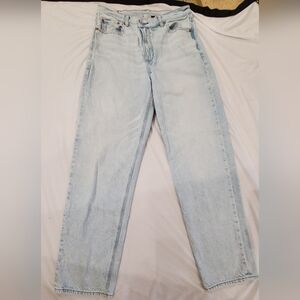 American Eagle Strigid Womens 8 Regular Light Wash Distressed Jeans